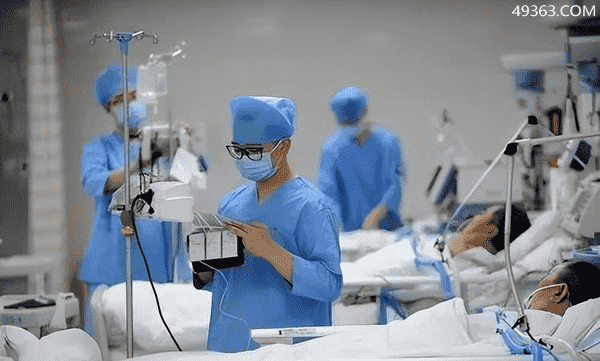 男护士就业前景及工资待遇(揭秘男生学护理学的优缺点)