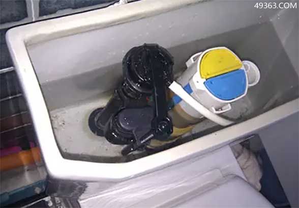 马桶水箱一直流水修理不存水