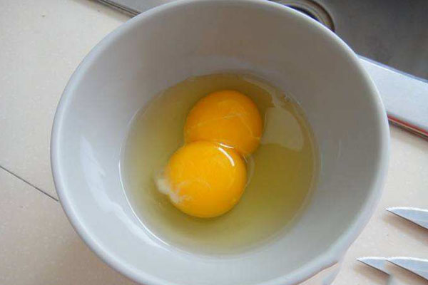 双黄蛋产生原因