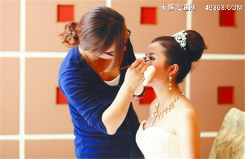婚庆四大金刚是什么（司仪、摄像师、跟拍师、跟妆师）