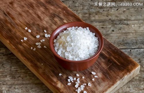 家里放粗盐有什么好处和坏处