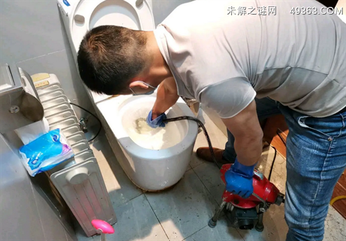 马桶冲不净有大便浮上来怎么解决