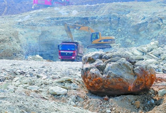 中国恐龙之乡现巨型火山石 引发各种猜想(图)