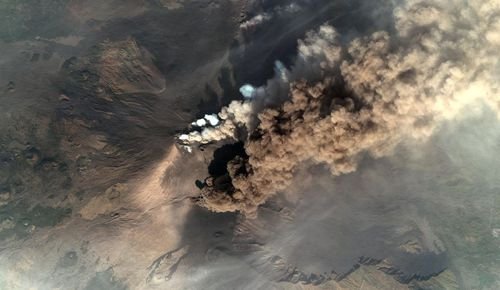 意大利“埃特纳”火山喷发 机场被迫关闭(图)