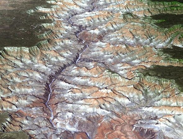 由“大地”卫星上的ASTER相机拍摄的这张地形图里的美国大峡谷的3D画面。它目前已经扫描了地球表面的99% 由“大地”卫星上的ASTER相机拍摄的这张地形图里的美国大峡谷的3D画面。它目前已经扫描了地球表面的99%