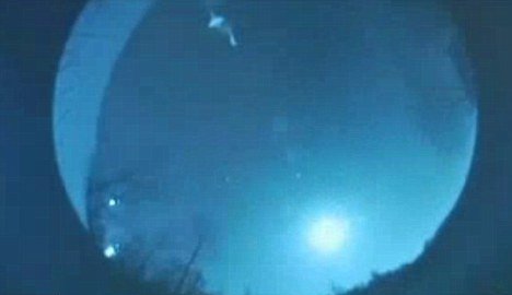 美国夜晚发现UFO发出亮光和巨响 疑似外星人飞碟