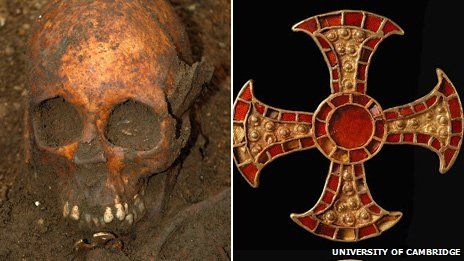 英发现7世纪罕见“床葬”遗迹及黄金十字架（图）