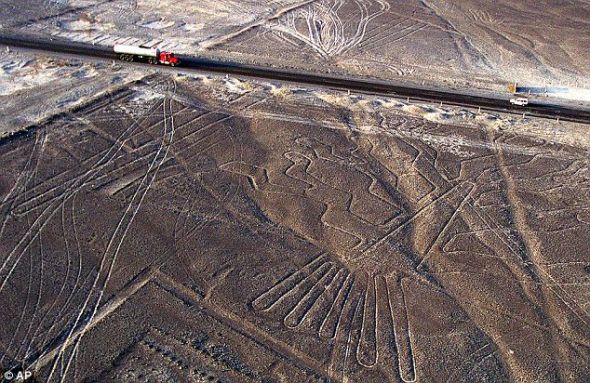 从空中看秘鲁的其他神秘图形：纳斯卡线的图形和几何形状。