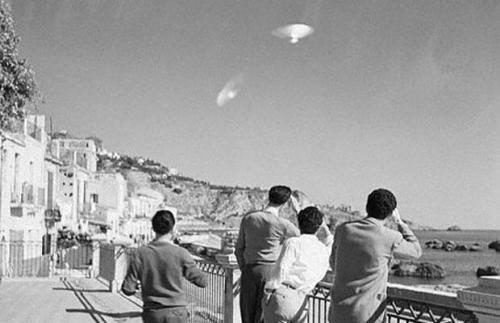 UFO：全球百年经典照片集锦