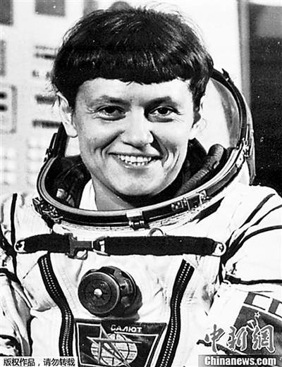 第一位太空行走的女宇航员萨维茨卡娅。