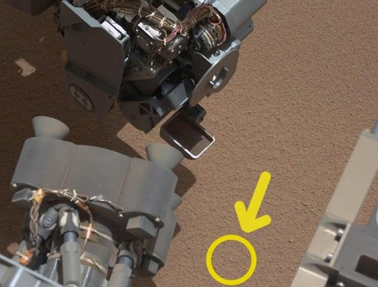 好奇号火星车周围现疑似塑料特征的神秘物体