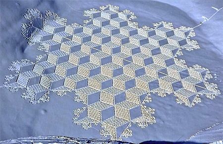 人工雪地麦田怪圈