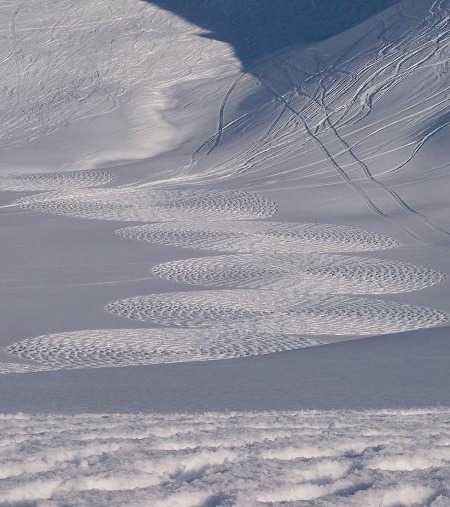人工雪地麦田怪圈