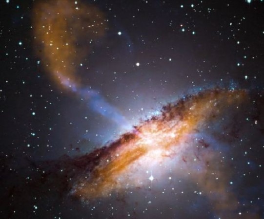 每个黑洞内都含有一个宇宙：宇宙膨胀受外来物质诱发