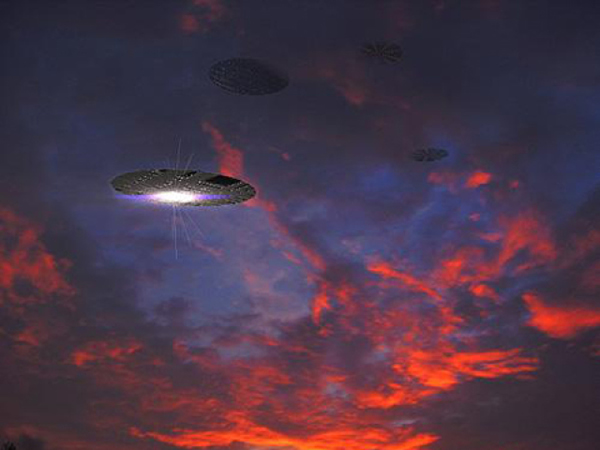 不明飞行物就像童话故事一样，总是出现在人类的生活之中。随着目击者们观察到的不明飞行物的数量增多，尤其是在上世纪50至60年代之间，美国空军机构就顺势对UFO的情