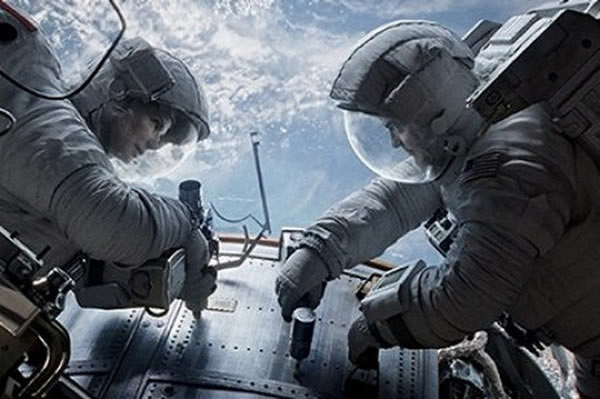 最新上映的《地球引力》上演了一场宇航员可怕的太空漂浮经历。