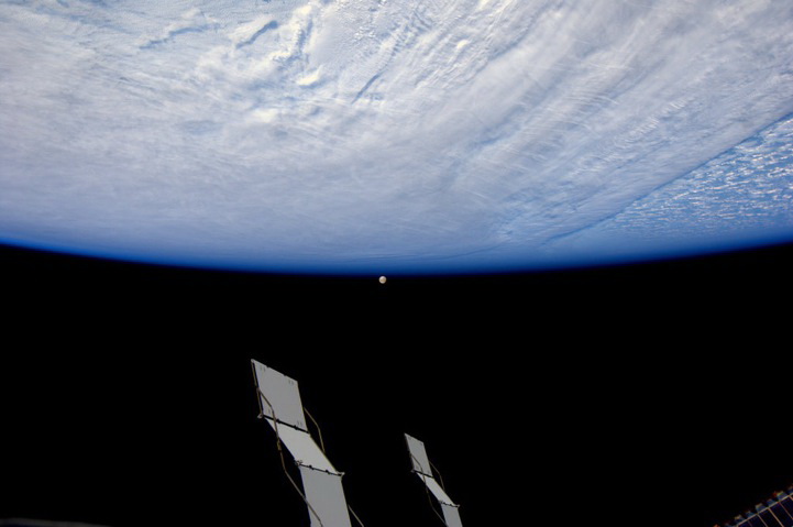 壮观！40万米太空看地球