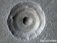 火星陨石坑“靶心” 形似UFO飞碟