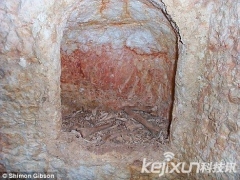 耶路撒冷山洞惊现耶稣受难时期裹尸布