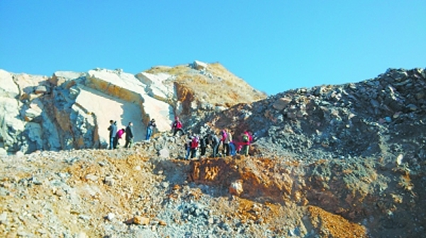 骆驼山遗址发掘现场。