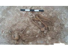 史前巨石阵发现神秘男童尸骸     距今3500年