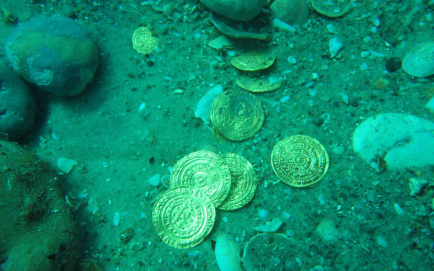 以色列外海发现千年前2000多枚金币