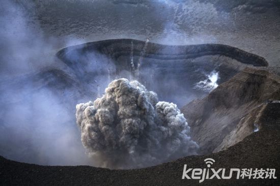  瓦努阿图雅苏尔火山