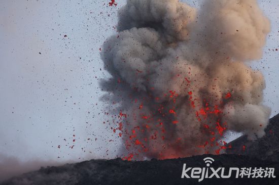 印尼苏门答腊喀拉喀托火山