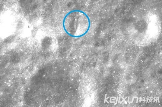 月球发现不明巨型飞船残骸