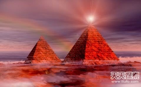 金字塔藏外星人的秘密此外,考古人员还在生活区内发现了劳工们的集体