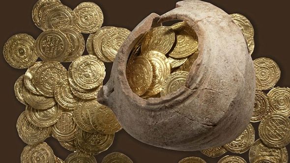 为了防止被人发现，金币被藏入一个破罐中。即使在1265年，这罐金币也是一笔不小的财富