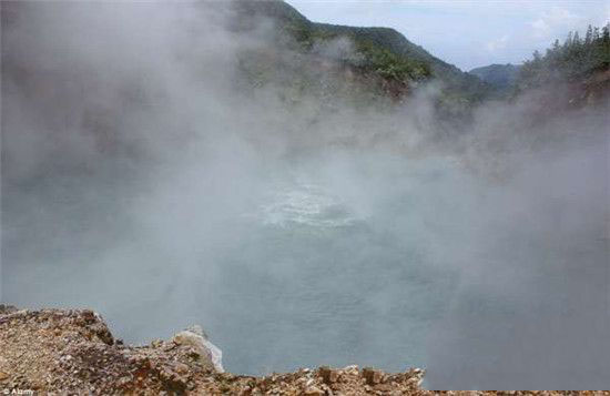 盘点地球上十大奇异湖泊 药湖火山湖杀人湖