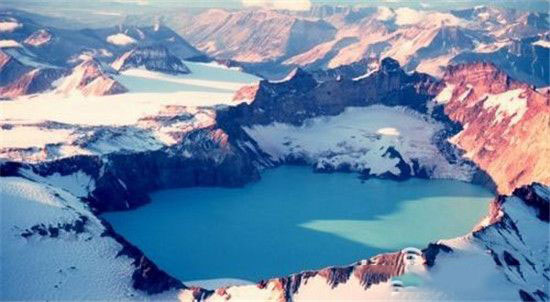 盘点地球上十大奇异湖泊   药湖火山湖杀人湖