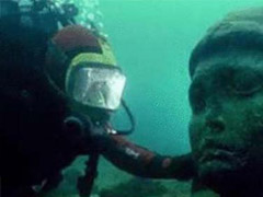 水下巨人体长高达3米 苏联潜水员发现水下人
