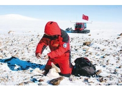 南极为什么有热水湖-干谷底部的范达湖