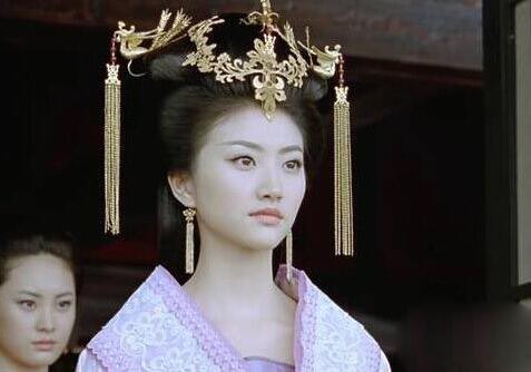 褒姒身世之谜:宫女孕育四十一年生美女