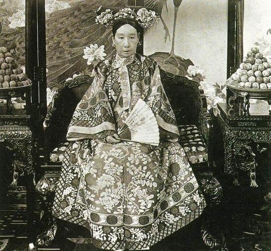揭秘:两幅慈禧太后肖像留下的千古之谜
