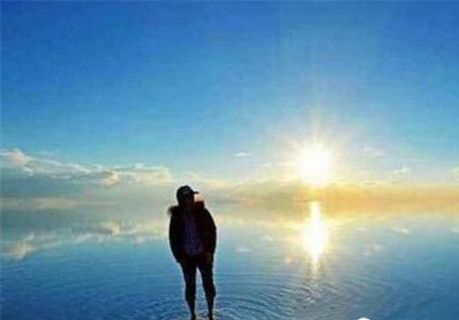 地球上最平坦的地方：玻利维亚乌尤尼盐沼