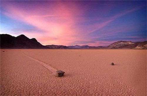 世界最神秘的未解之谜：中国沙漠中的马赛克？