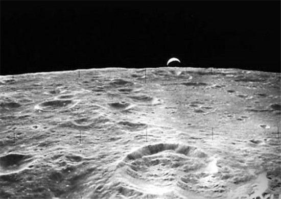 月球表面呈玻璃状之谜