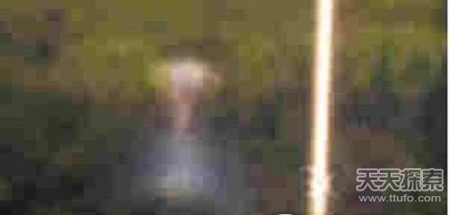 谷歌街景拍到奇异光束 疑似“外星人”