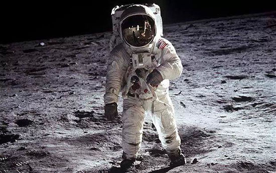 霍金:人类还剩下100年的时间离开地球 去月球还是火星?