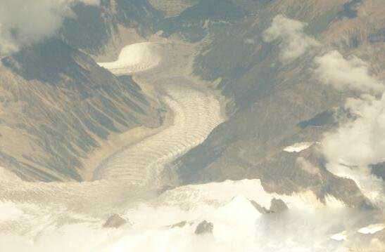 在西藏雪山高空拍到西藏龙照片,真龙出没疑似冰川