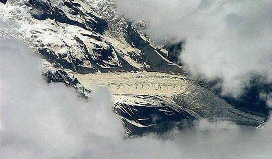 在西藏雪山高空拍到西藏龙照片,真龙出没疑似冰川