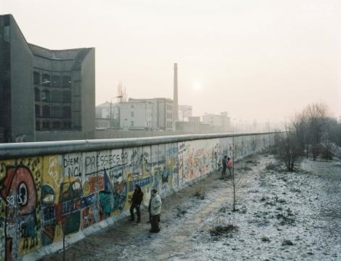 柏林墙延伸将近43公里