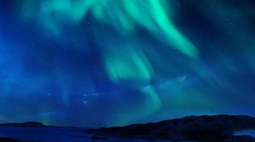 挪威天空现水母状物体疑为卫星反射极光
