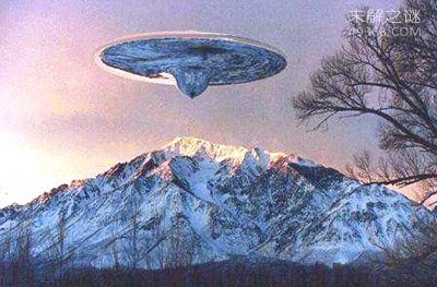 英军战斗机曾经遭遇UFO 士兵还曾用手触摸过飞碟