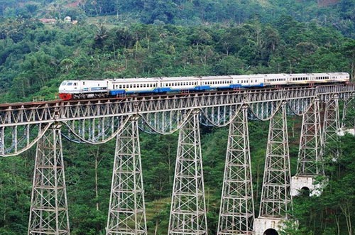世界上10条最令人惊异的铁路 体验世界顶级火车旅行
