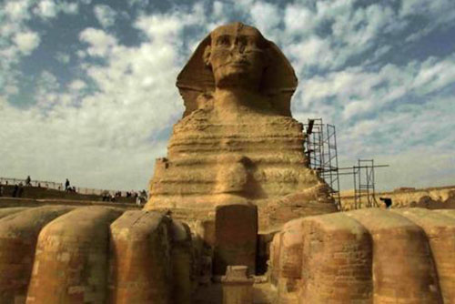 由石灰岩雕刻而成的狮身人面像是世界上最大的雕像