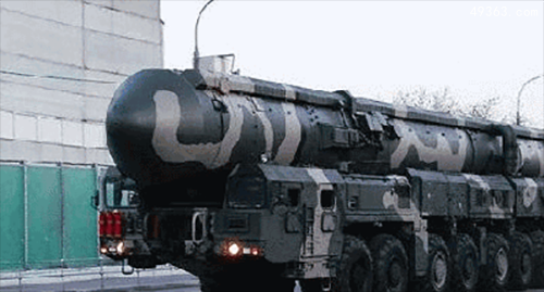 洲际弹道导弹(ICBM)被认为是一种主要的核威慑力量,目前只有少数国家拥有发射这种远距离武器的技术。近年来很多军事强国都开始发展自己的尖端武器,尤其注重在远程导弹上下大手笔。下面就跟着第一排行榜网的小编一起来盘点世界排行前十的洲际导弹。